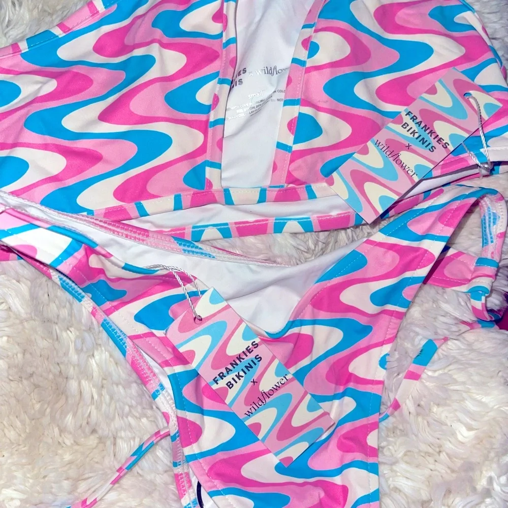 Frankies Bikinis x Wildflower Syd Bikini 🌸💙💓 size small, BNWOT